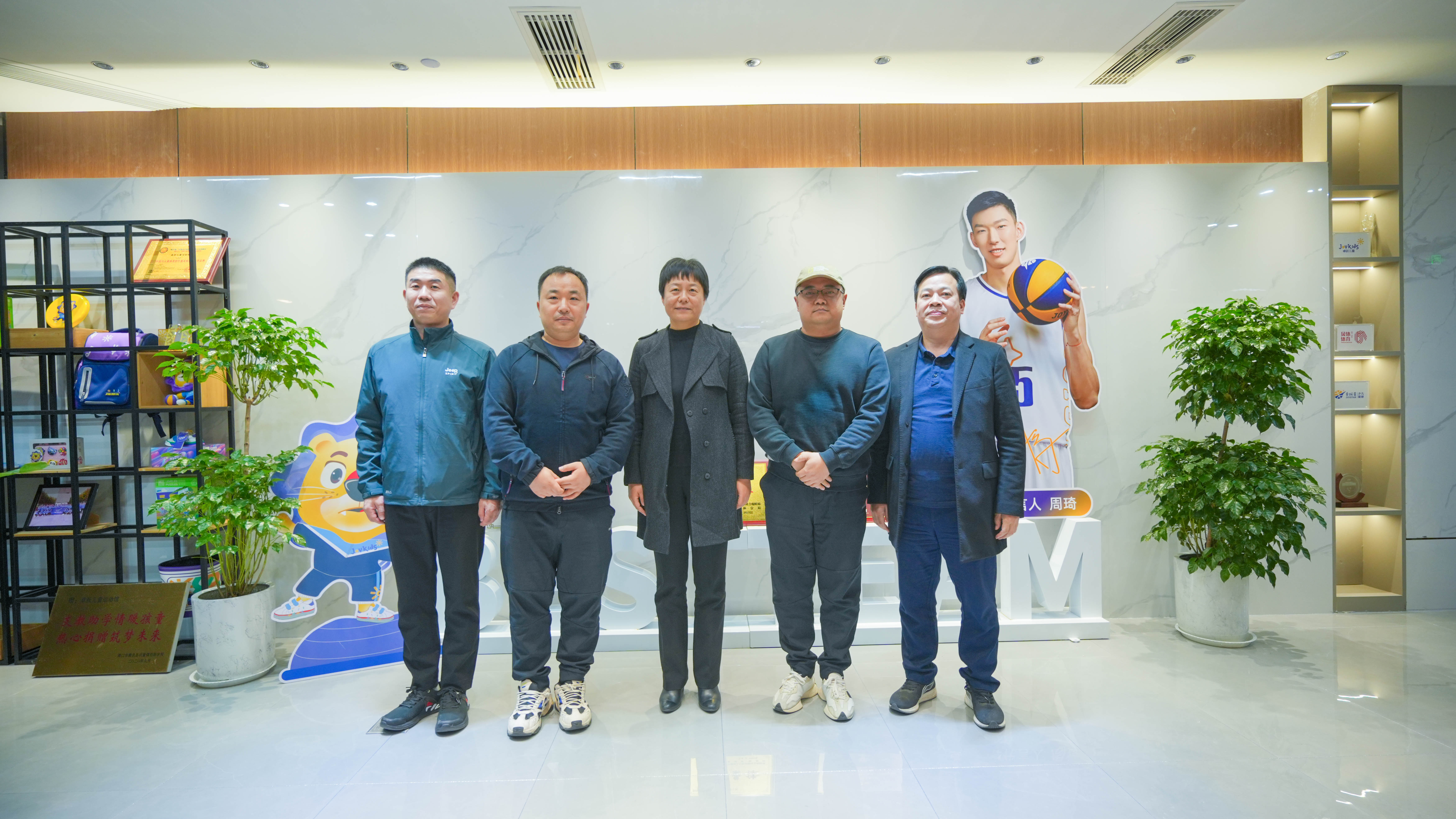 郑州市体育局党委书记、局长李雅一行，莅临宝盈bbin直营平台体育调研指导