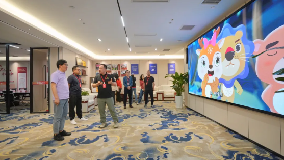 高途创始人、董事长兼CEO陈向东先生一行莅临宝盈bbin直营平台体育参观、交流